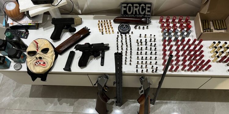 Três policiais investigados por participação em grupo de extermínio são presos na Bahia