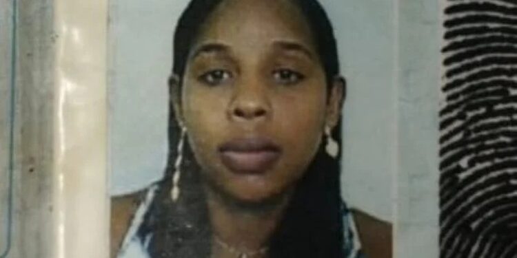 Mulher de 32 anos é morta a facadas na Bahia e ex-companheiro é suspeito; filho da vítima presenciou crime