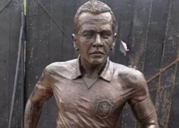 Após recomendação do MP-BA, estátua em homenagem a Daniel Alves é retirada da cidade onde ex-jogador nasceu