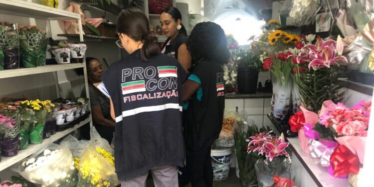 Procon intensifica fiscalização no comércio em virtude do Dia das Mães