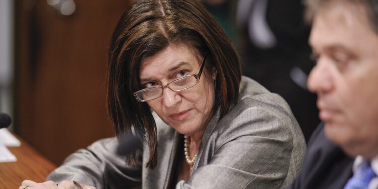 Conselho da Petrobras aprova nome de Magda Chambriard para presidência da estatal