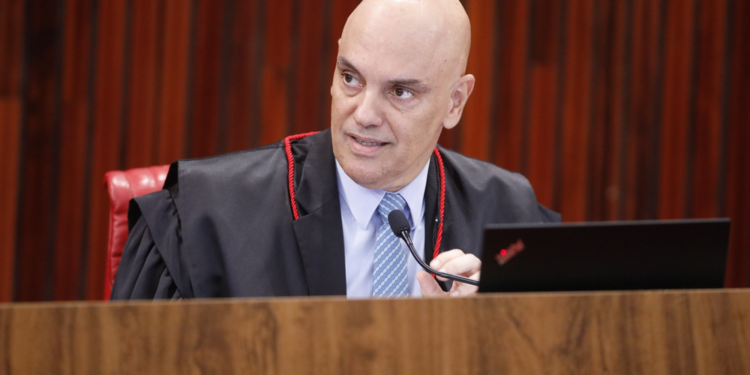 A pedido da PGR, 2 são presos suspeitos de ameaça e stalking contra família de Moraes