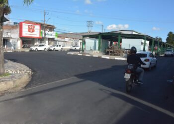 Prefeitura revitaliza pavimentação no entorno da praça Macário Barreto.