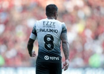 Corinthians anuncia saída de Paulinho