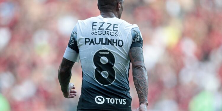 Corinthians anuncia saída de Paulinho