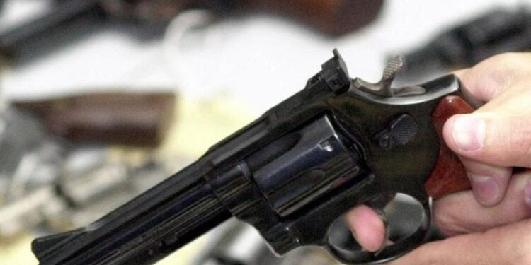 Disparos de armas de fogo mataram 4 vezes mais negros que brancos no Brasil, aponta pesquisa
