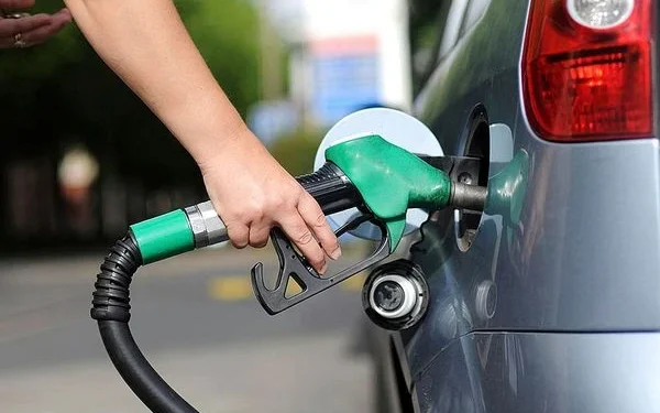 Acelen anuncia redução no preço da gasolina e diesel; veja valores