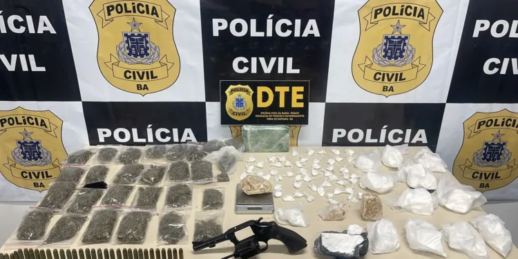 Duas pessoas são presas por tráfico de drogas e porte ilegal de arma em Feira de Santana