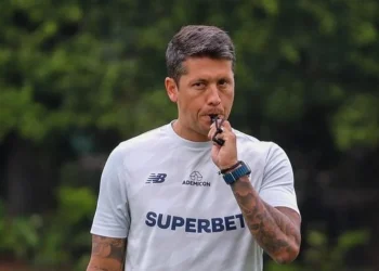 Vitória acerta com técnico Thiago Carpini, ex-São Paulo
