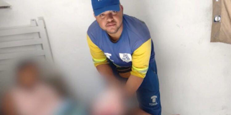 Gari realiza parto de mulher após ouvir gritos de socorro quando passava por casa na Bahia