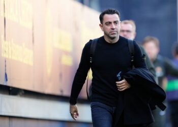 Barcelona demite o técnico Xavi