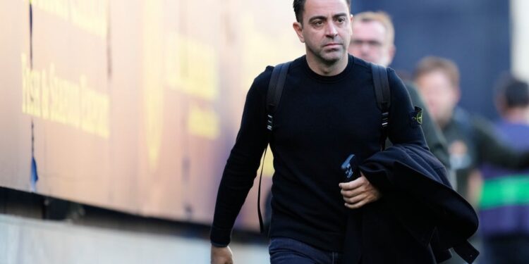 Barcelona demite o técnico Xavi