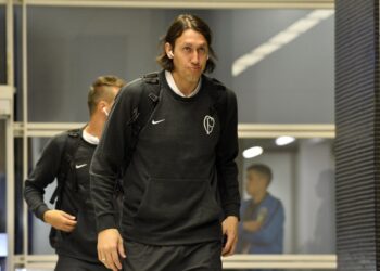 Em reunião, Cássio avisa que deseja sair do Corinthians; diretoria tenta cartada final