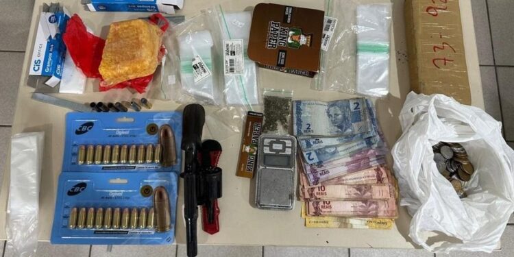 Suspeito de participação no assassinato do homem atingido por 23 tiros dentro de hospital morre em confronto com a polícia