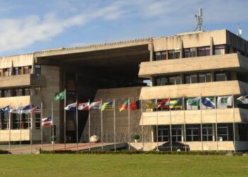 Governo da Bahia propõe reajuste salarial de 4% e aumento de 66% no auxílio refeição do funcionalismo