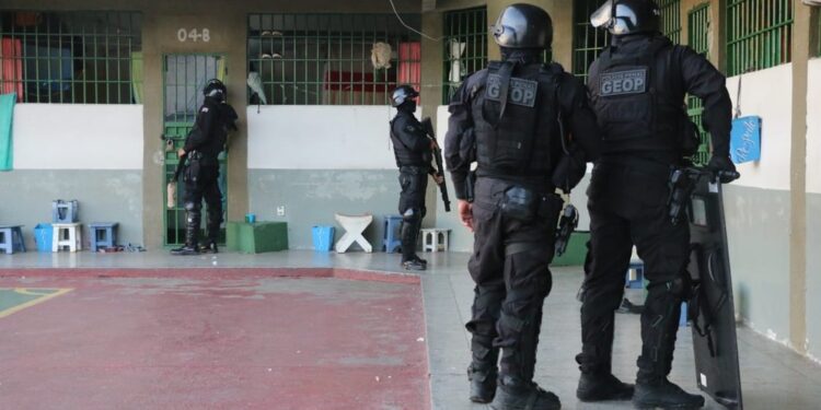 Segunda maior cidade da BA registra média de 28 assassinatos por mês; chefes de facções foram transferidos para presídio de segurança máxima