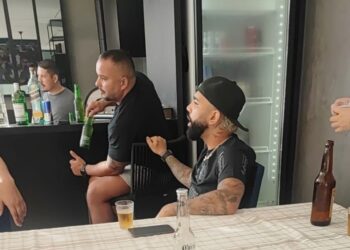 Gabigol admite que usou camisa do Corinthians e pede desculpas à torcida do Flamengo: “Errei”