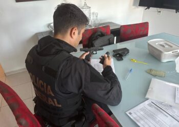 PF prende 18 pessoas em operação contra PMs da Bahia e Pernambuco suspeitos de venda de armas e munições ilegais para facções
