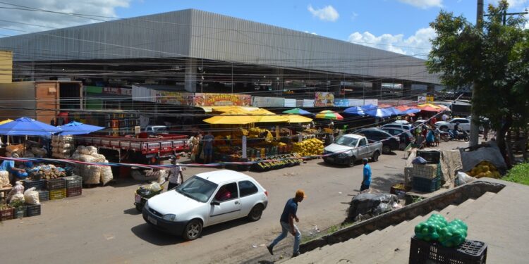 Centro de Abastecimento com funcionamento no sábado e domingo; fecha na segunda-feira