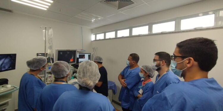 Hospital Clériston Andrade Realiza Procedimento Endoscópico Pioneiro no SUS da Bahia