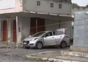 Polícia é acionada para remover bomba em rua de Feira de Santana