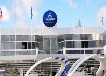 Governo da Bahia e Prefeitura de Salvador antecipam salários de junho dos servidores