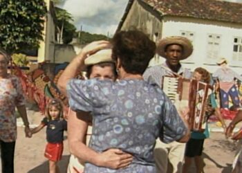 Maridos com medo e maior concentração de fogueiras de São Pedro: conheça a ‘Rua das Viúvas’, em cidade no interior da BA