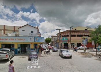 Mulher é presa em flagrante após tentar vender filhos de 32 dias e quatro anos em centro comercial na Bahia
