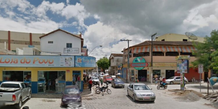 Mulher é presa em flagrante após tentar vender filhos de 32 dias e quatro anos em centro comercial na Bahia