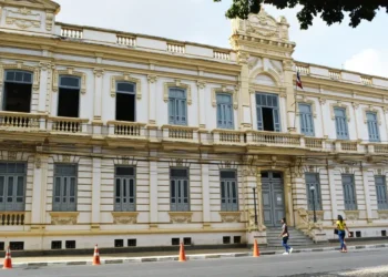 Prefeito publica exonerações Sérgio Carneiro, Moura Pinho e Mauricio Carvalho