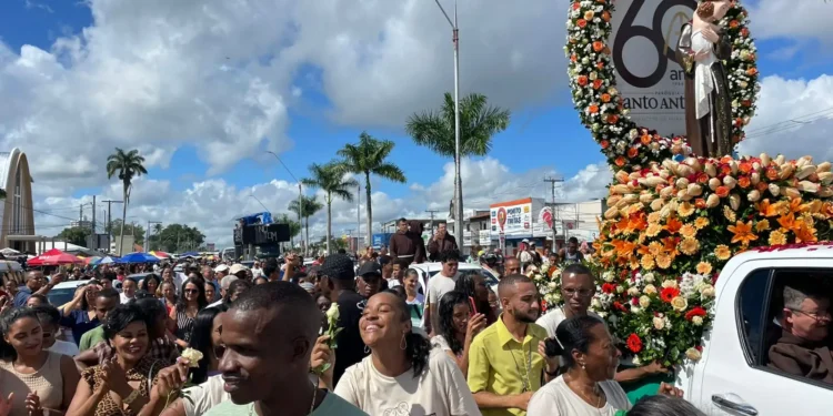 Festa dos Romeiros reúne centenas de fiéis e devotos de Santo Antônio