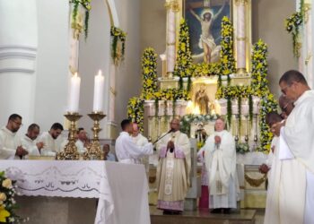 Católicos celebram a padroeira Senhora Santana
