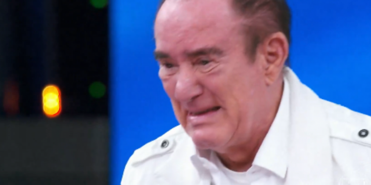 Aos 89 anos, Renato Aragão chora ao receber homenagem na Globo e reencontrar Dedé