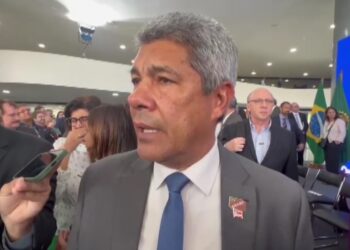 Quaest: 63% dos eleitores da Bahia aprovam governo Jerônimo Rodrigues, e 32% desaprovam