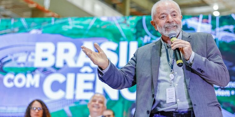 Quaest: Aprovação de Lula vai a 54% e volta a se descolar de reprovação, de 43%
