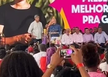 Colbert recebe ‘chuva de vaias’ em evento com Lula;
