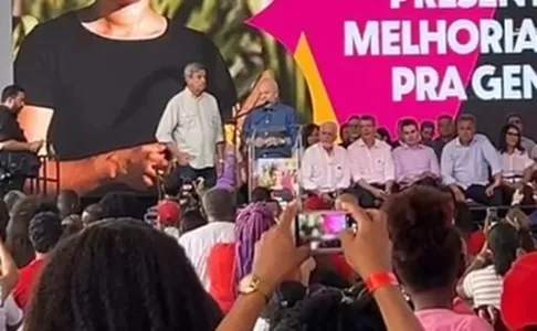 Colbert recebe ‘chuva de vaias’ em evento com Lula;