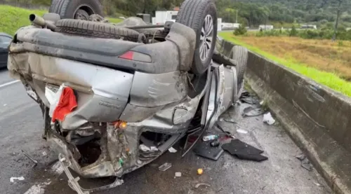Ex-técnico da seleção brasileira fica ferido após carro capotar