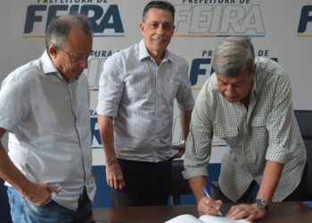 O prefeito Colbert Martins Filho empossou nesta segunda-feira (29)