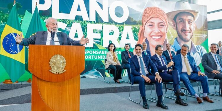 Lula lança Plano Safra 24/25 com R$ 400,59 bilhões para médios e grandes produtores rurais