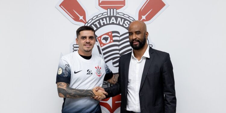 Fagner renova contrato com o Corinthians até o fim de 2026