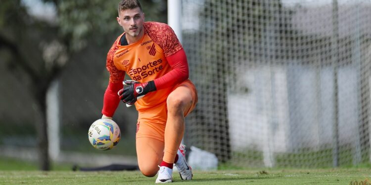 Athletico acerta ida de Bento para o Al-Nassr, de Cristiano Ronaldo, em negociação de R$ 107 milhões