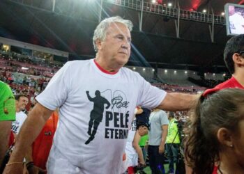 Ídolo do Flamengo, Zico é assaltado em Paris e tem prejuízo de R$ 3 milhões, diz jornal