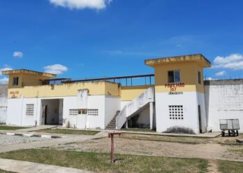 Homem vai à delegacia prestar queixa e acaba preso na Bahia
