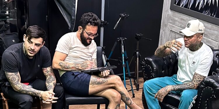 Ex-deputado federal e cantor Igor Kannário é sedado para sessão de tatuagem de oito horas na Bahia