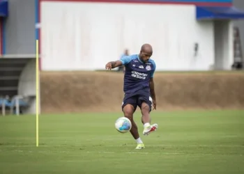 Vice-artilheiro do Bahia, atacante Oscar Estupiñan deixa o tricolor