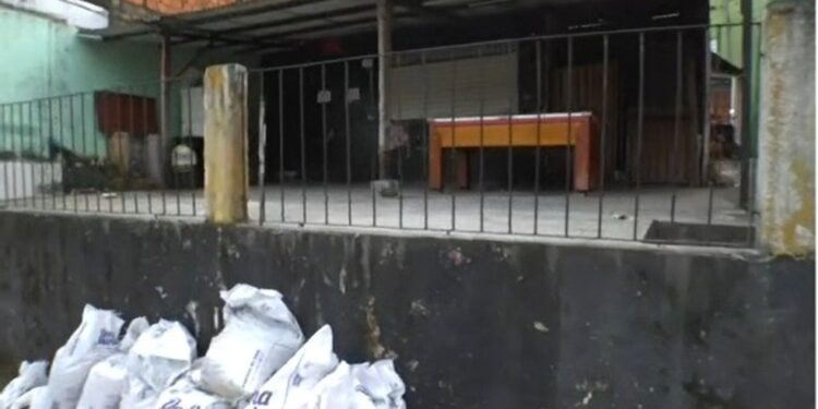 Rodrigo Andrade e Dudu, jogadores do Vitória, são agredidos por integrantes de torcida organizada