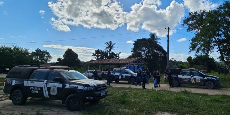 Indígena é espancada até a morte e tem corpo jogado dentro de casa em chamas na Bahia; quatro suspeitos foram presos
