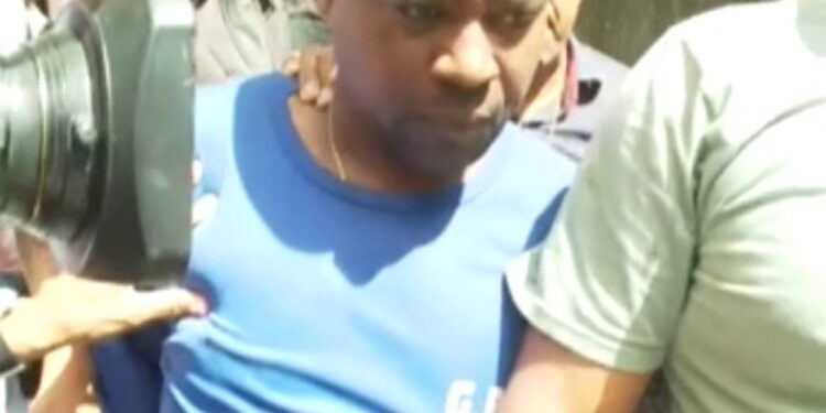 Vizinho é preso após confessar ter matado criança de 8 anos e deixado corpo sobre materiais de construção em rua de Salvador