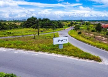 Vigilante da BYD é morto a tiros na frente de um dos portões de acesso à fabrica na Bahia